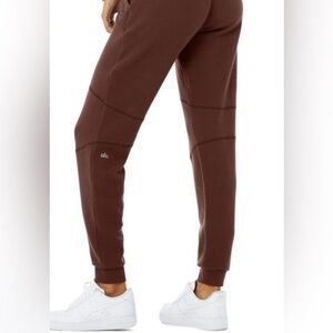 Alo Yoga Micro Waffle Fireside Sweatpants Cherry Cola Size S